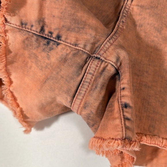 Torrid Mid Rise Midi Stretch Coral Acid Wash Denim Shorts - Picture 9 of 11
